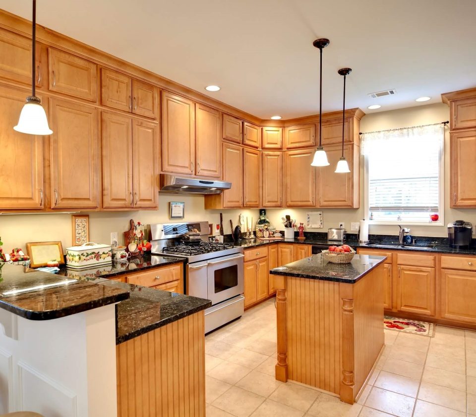 Kitchen_light_browns_island